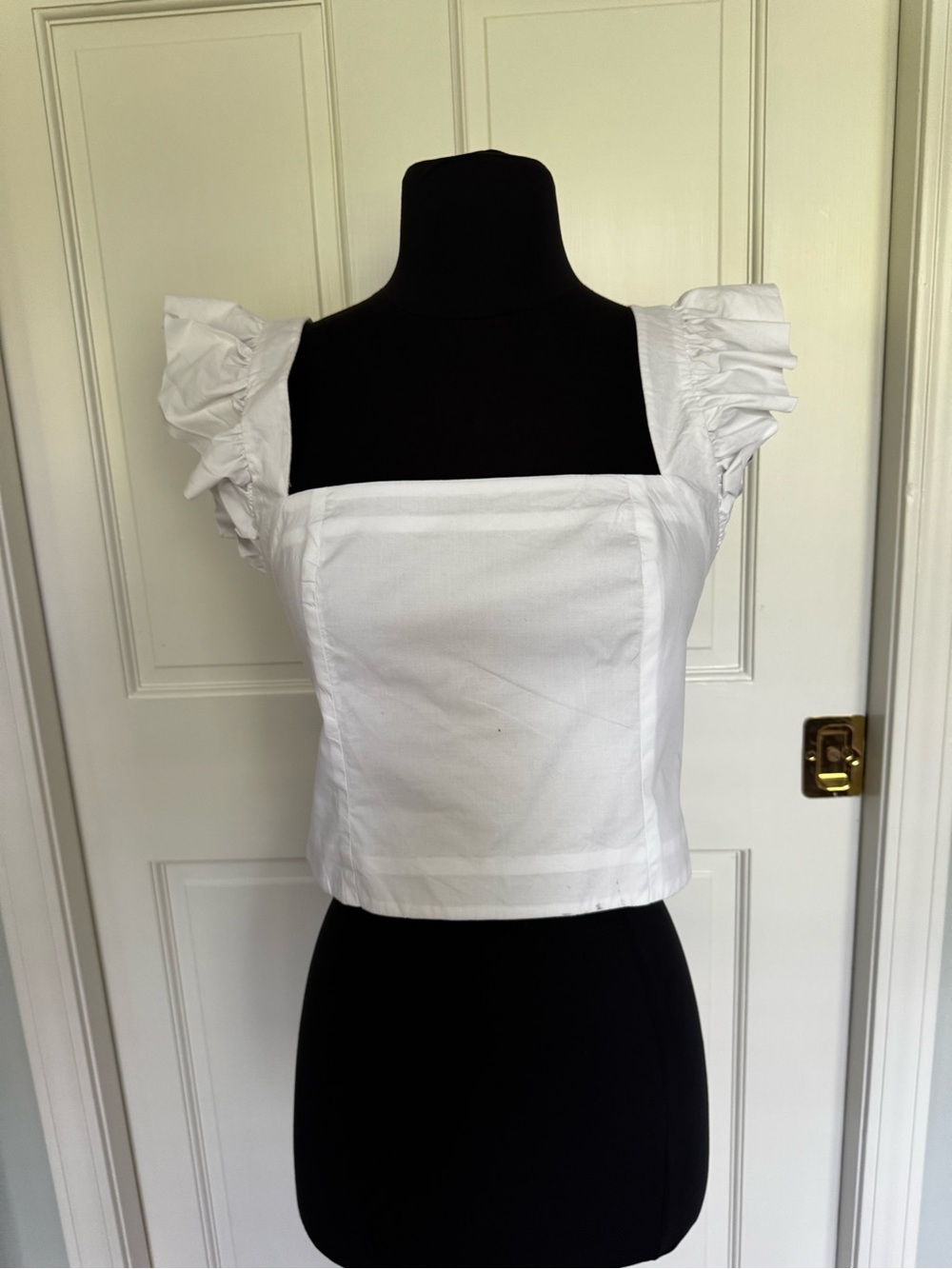 Cara Cara White Square Neck Ruffle Sleeve Crop Top